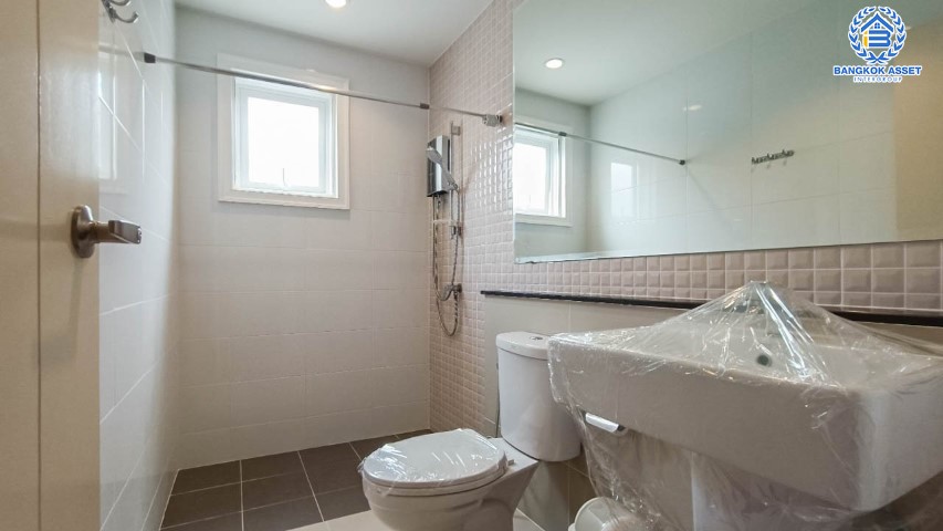 *****บ้านเดี่ยวมือสองย่านนนทบุรี ม.เดอะซิตี้ บางใหญ่ เนื้อที่กว้างขวางถึง 52.7 ตร.ว. ฟังก์ชันจัดเต็ม 4 ห้องนอน 3 ห้องน้ำ 2 ที่จอดรถ ตกแต่งเฟอร์นิเจอร์พร้อมอยู่ แถมฟรี! 4 เครื่องปรับอากาศ, 2 เครื่องทำน้ำอุ่น บนทำเลเยี่ยม ใกล้เซ็นทรัลเวสต์เกต และรถไฟฟ้าสายสีม่วง "สถานีคลองบางไผ่"